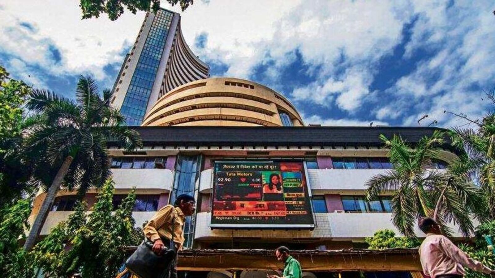 FIIs Sell-Off Pressures Markets; Strong Earnings Support Sentiment Amid Global Cues – May 21
